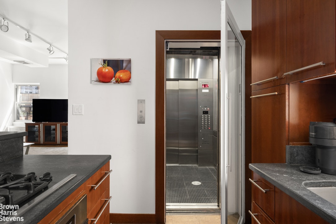 176 BROADWAY 12E