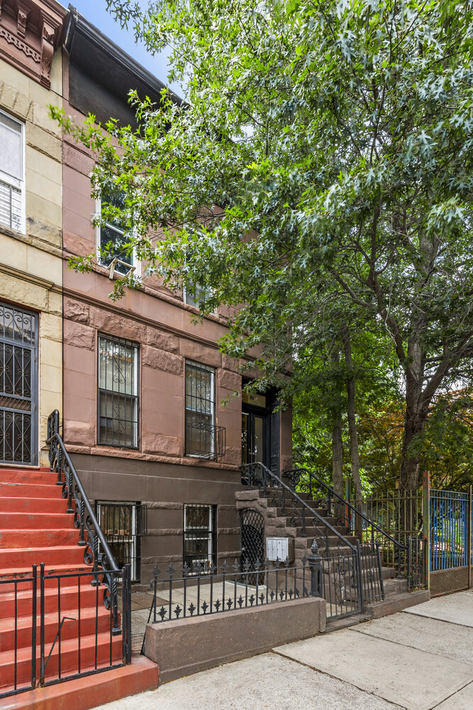 383 KOSCIUSZKO Street