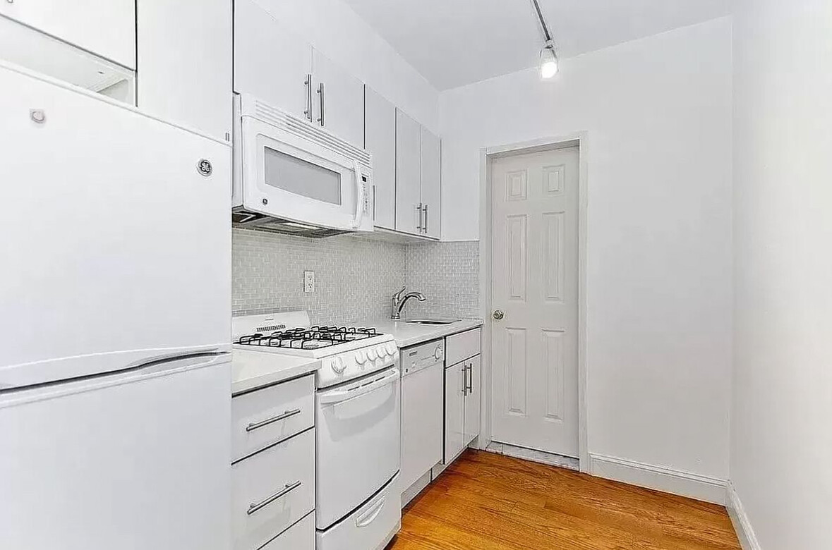 172 MULBERRY Street 9