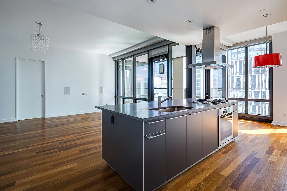 101 WARREN Street 3040