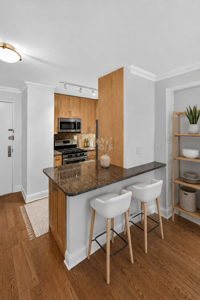 200 E 24TH Street 910