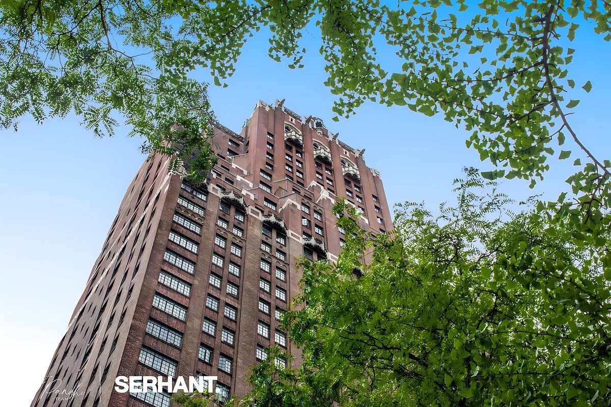 320 E 42ND Street 2318