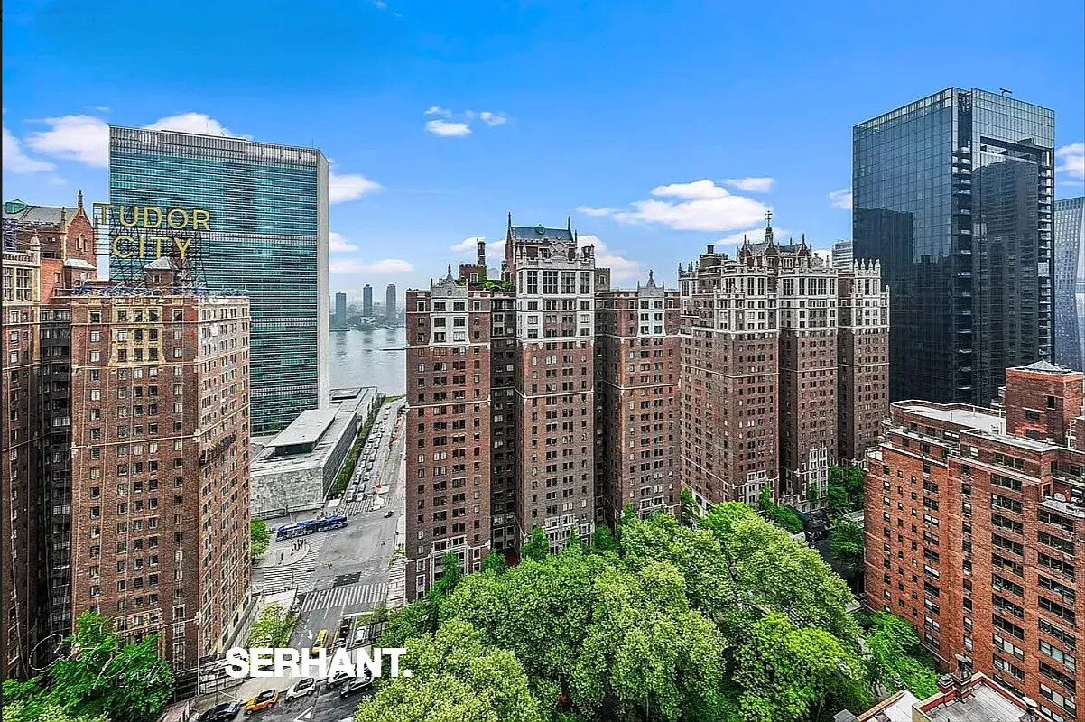 320 E 42ND Street 2318