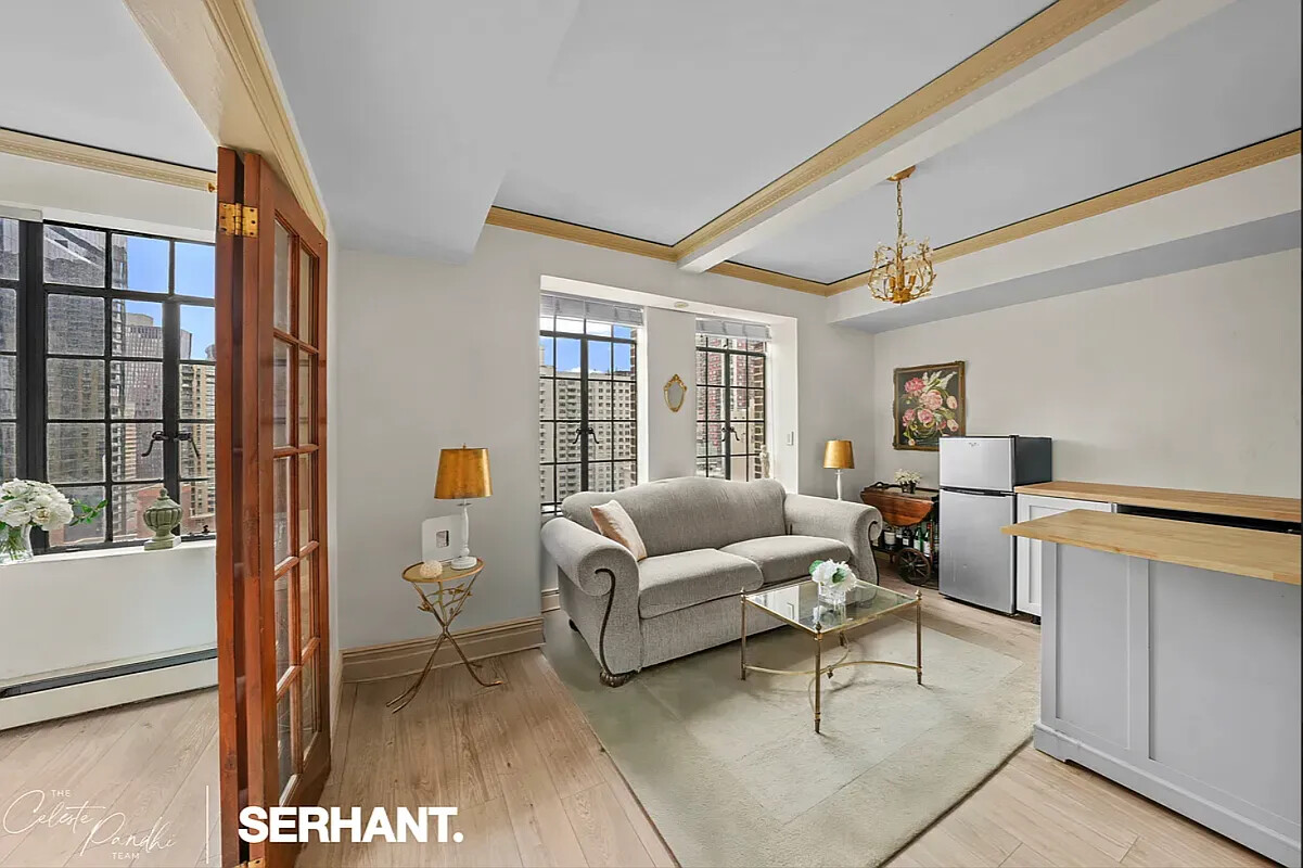 320 E 42ND Street 2318