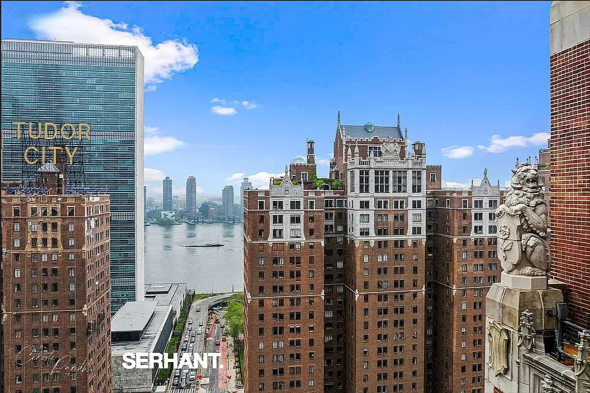 320 E 42ND Street 2318