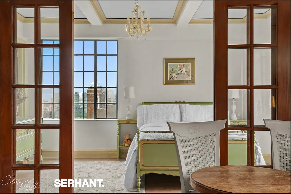 320 E 42ND Street 2318