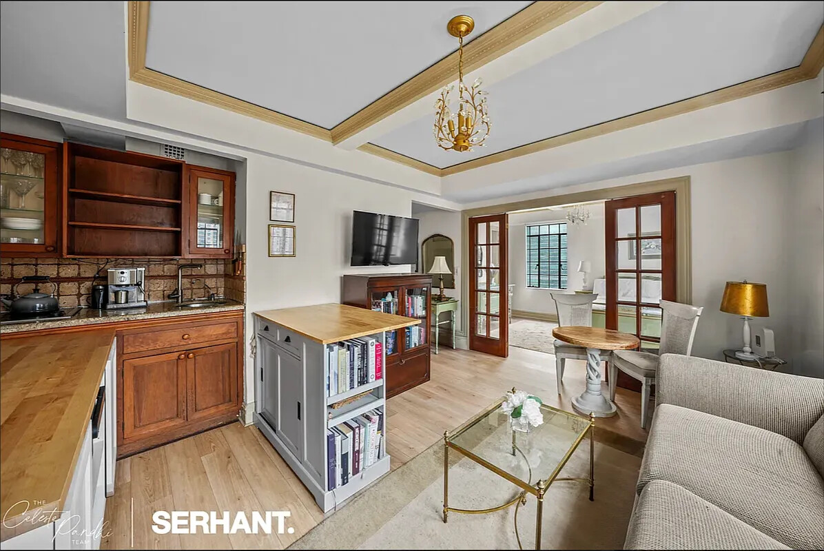 320 E 42ND Street 2318