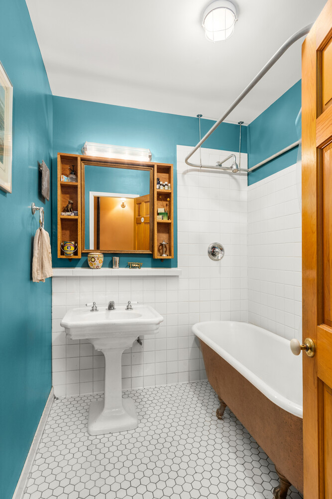 306 W 90TH Street 1