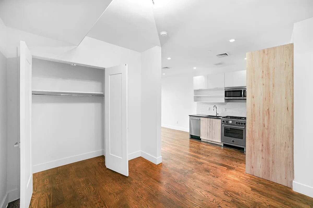 341 NOSTRAND Avenue 302D