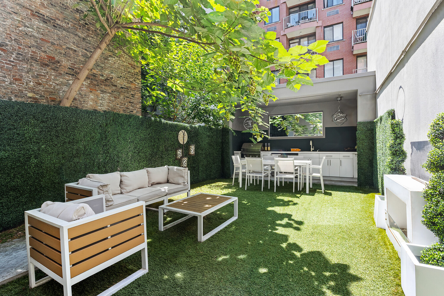 224 E 14TH Street 1
