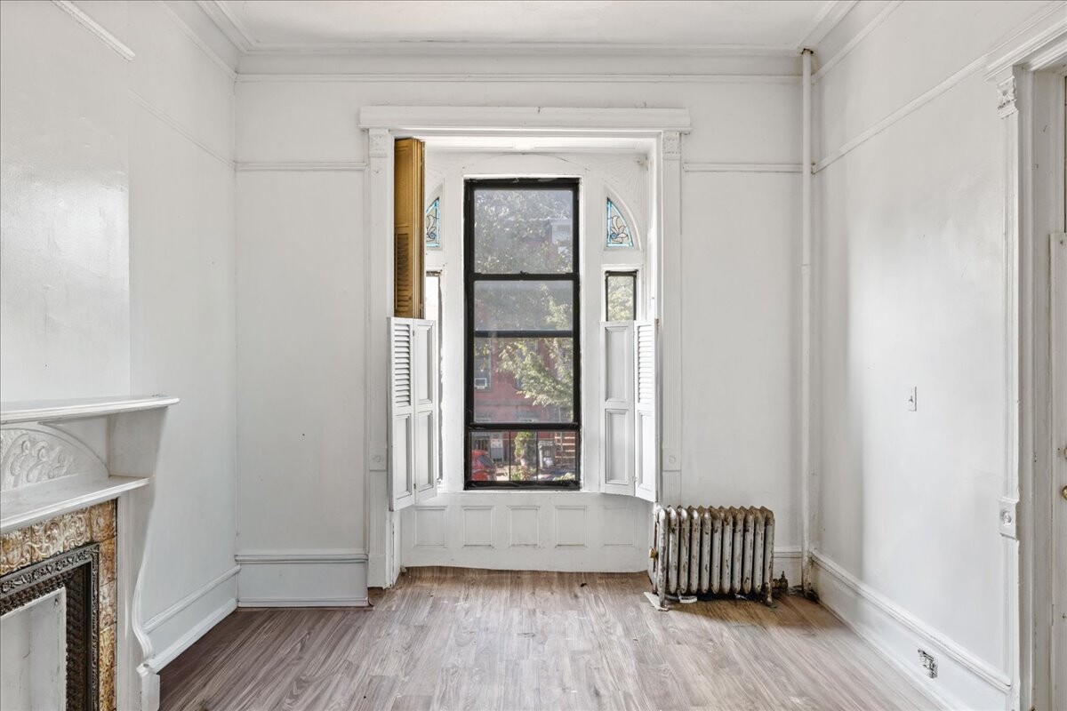 638 HALSEY Street