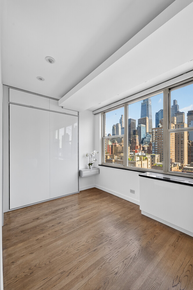 155 E 34TH Street 20K