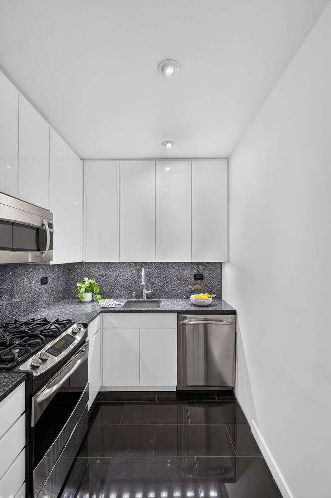 155 E 34TH Street 20K
