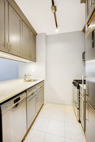 233 E 86TH Street 15B