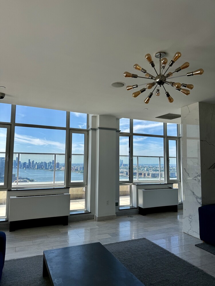 635 W 42ND Street 14D
