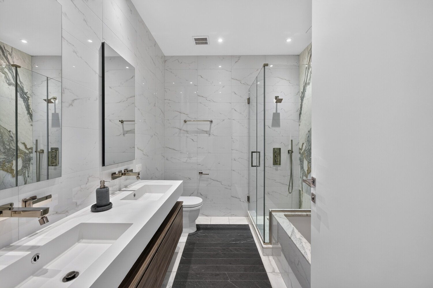 305 E 61ST Street 702