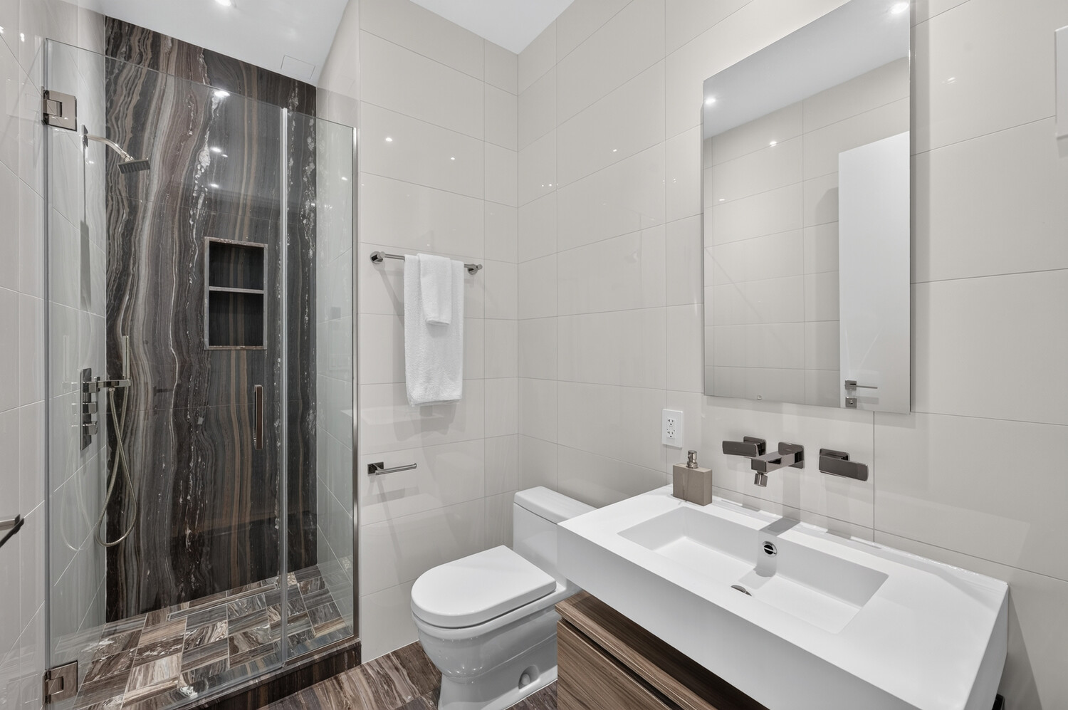 305 E 61ST Street 702