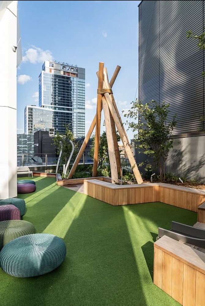 1 CITY Point 16D