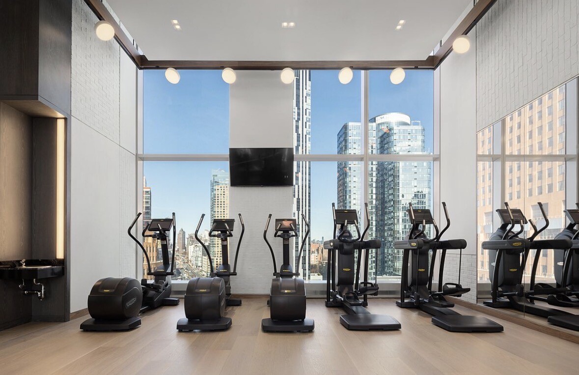 1 CITY Point 16D