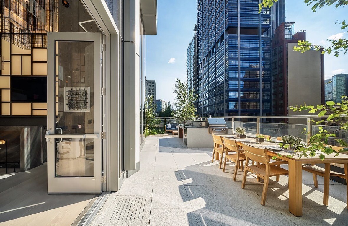 1 CITY Point 16D