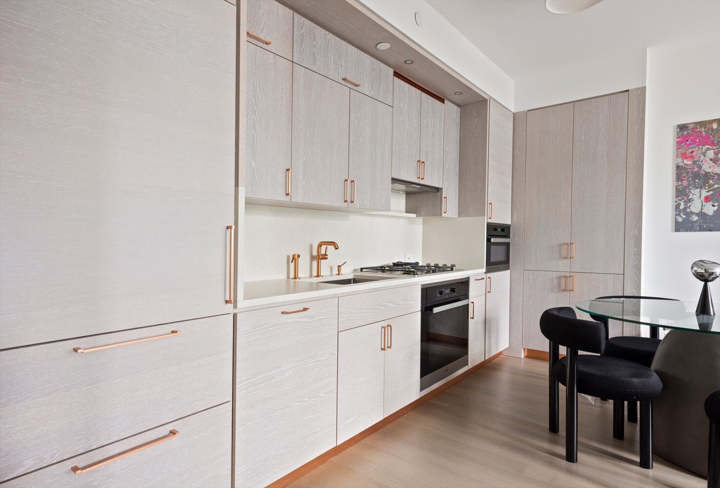1 CITY Point 16D