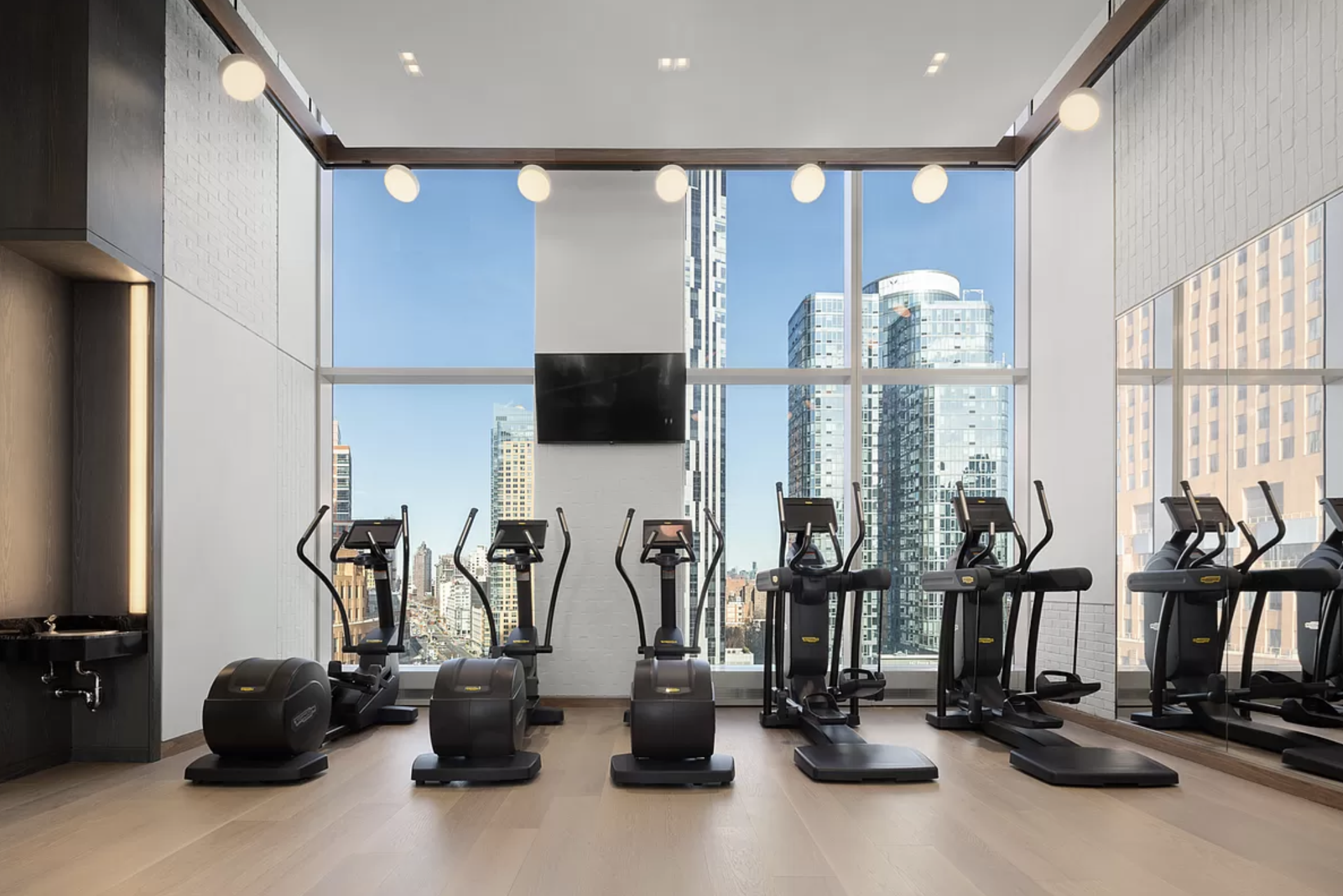 1 City Point 45J