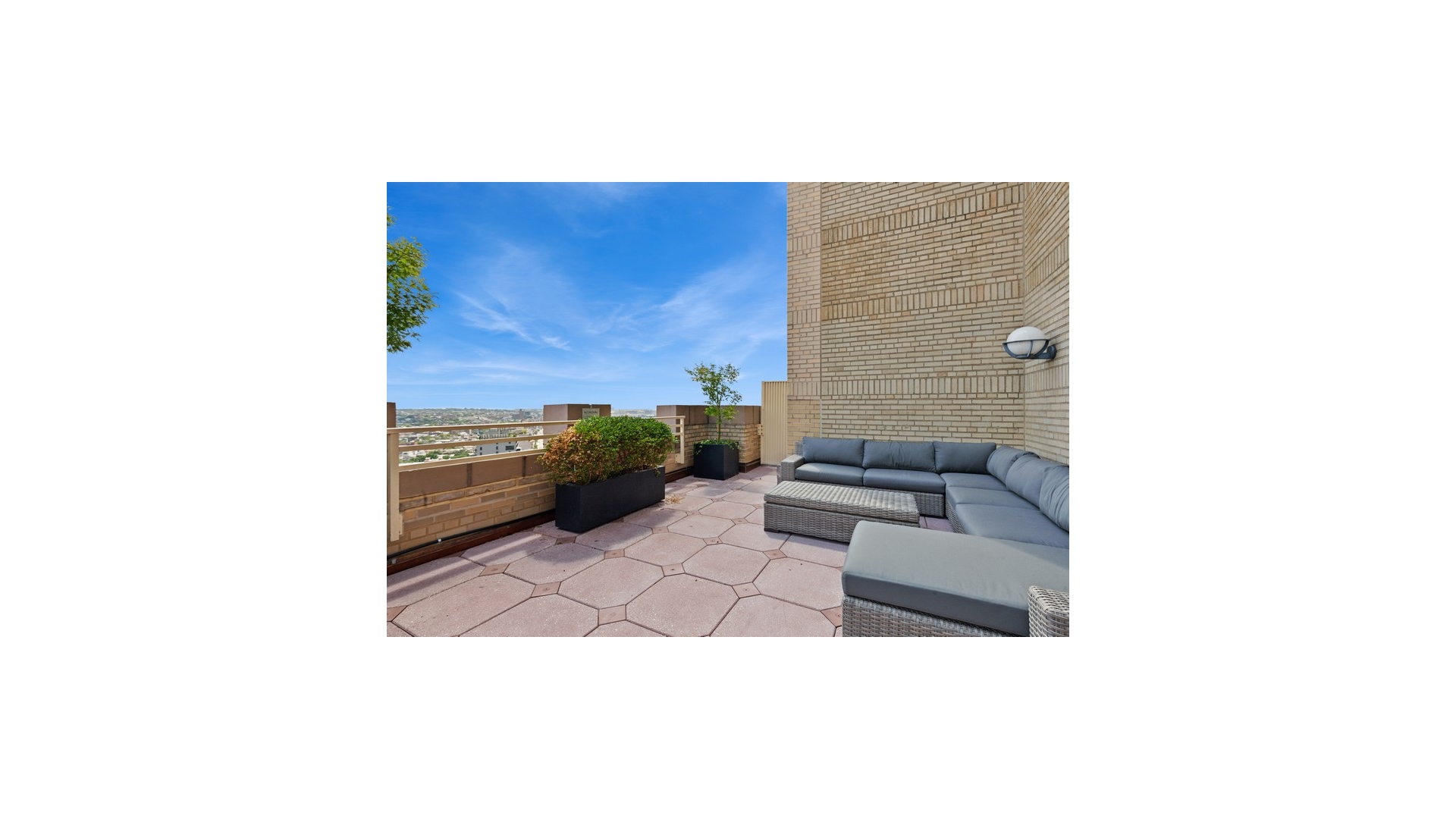1 HANSON Place 18L