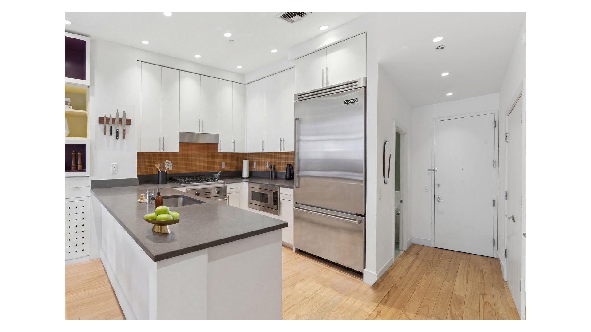 1 HANSON Place 18L