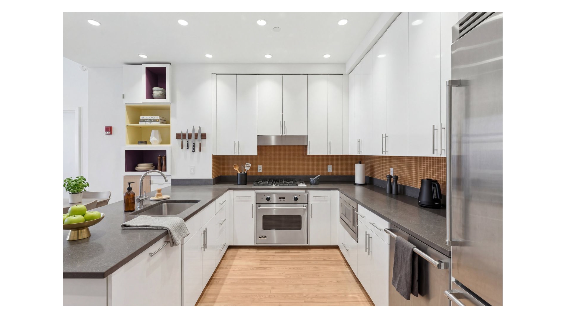1 HANSON Place 18L