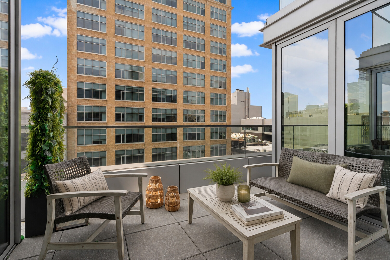 547 W 47TH Street 811