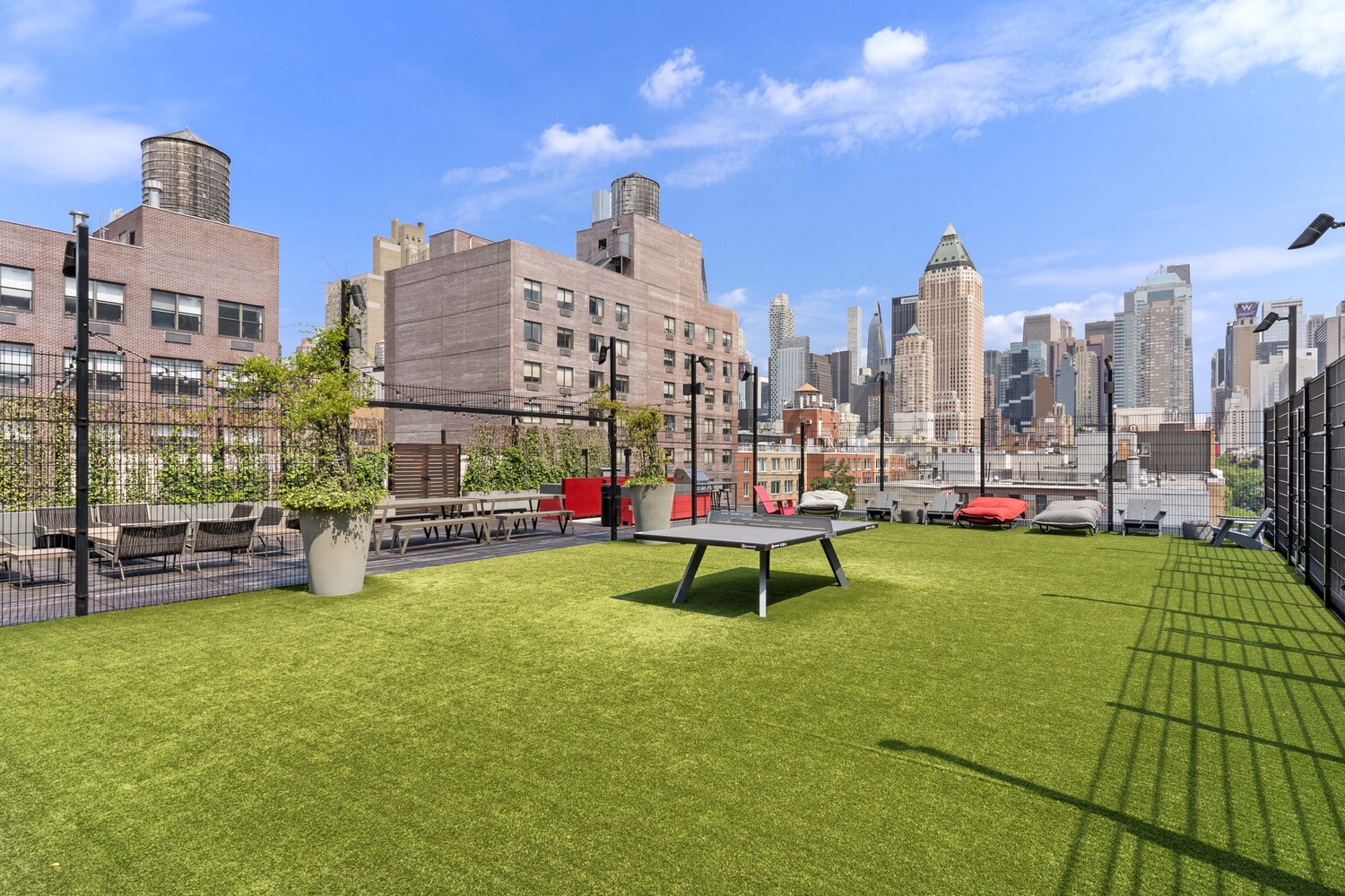 547 W 47TH Street 811