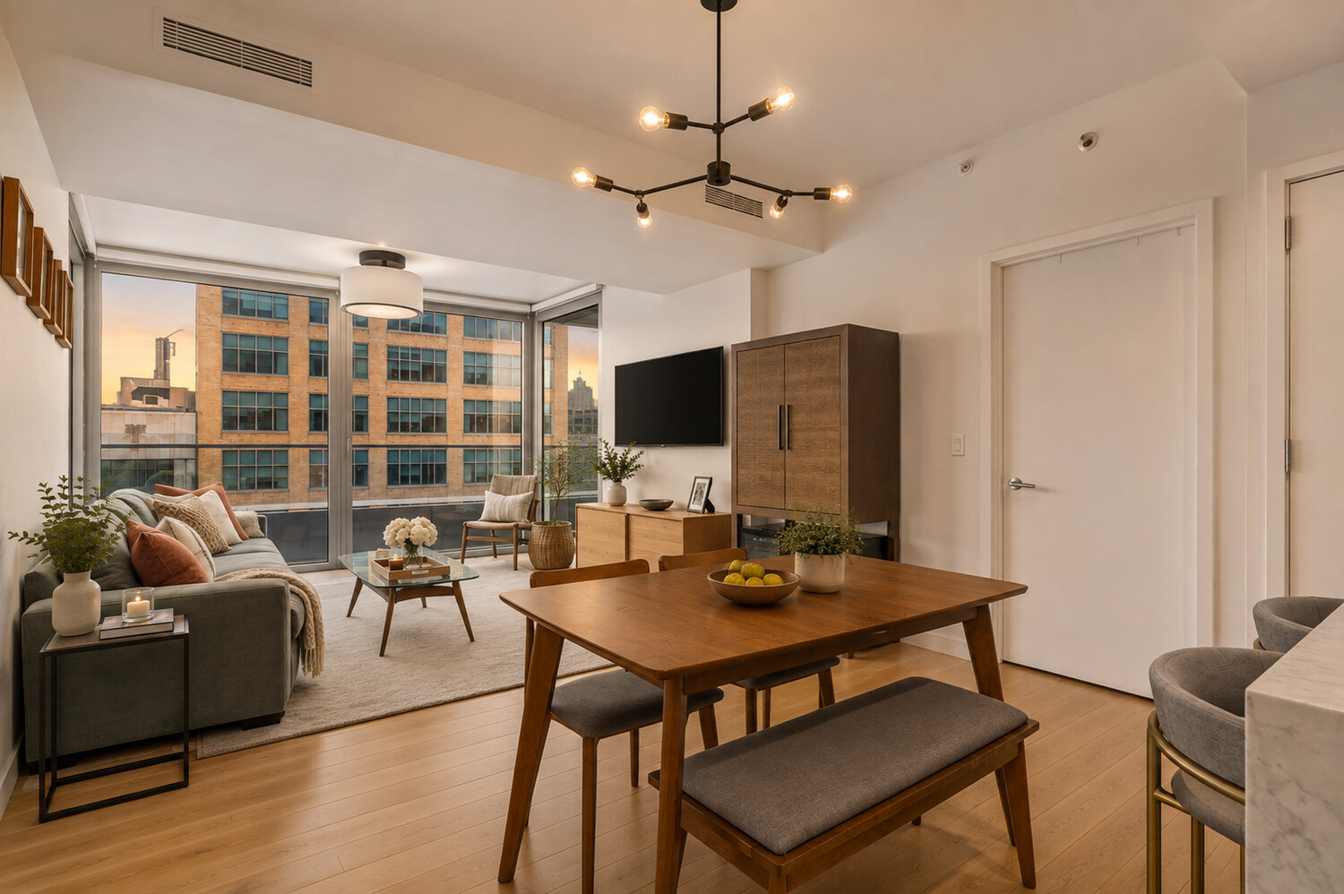 547 W 47TH Street 811