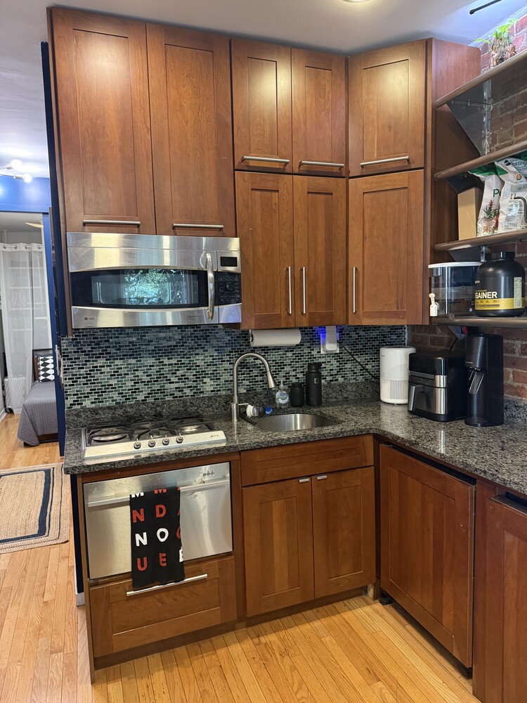438 W 49TH Street 2B