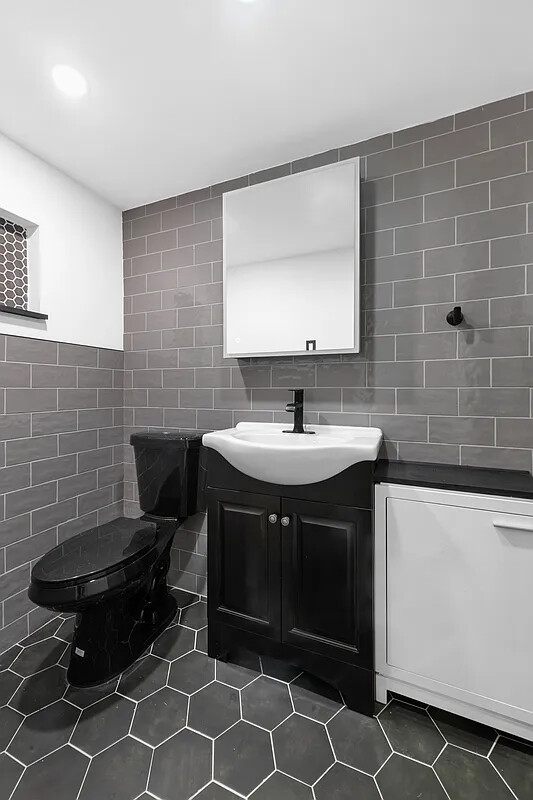 145 MC GUINNESS Boulevard DPX1
