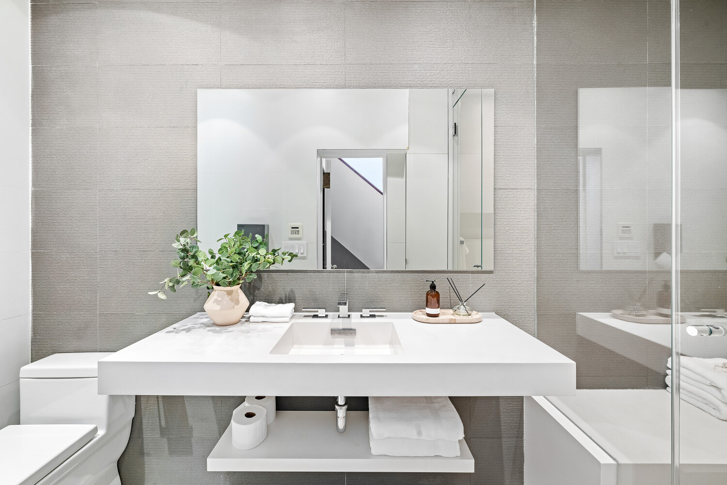 262 W 25TH Street 2