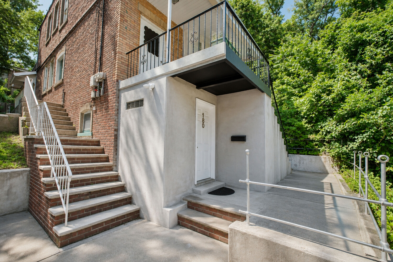 180 STANLEY Avenue