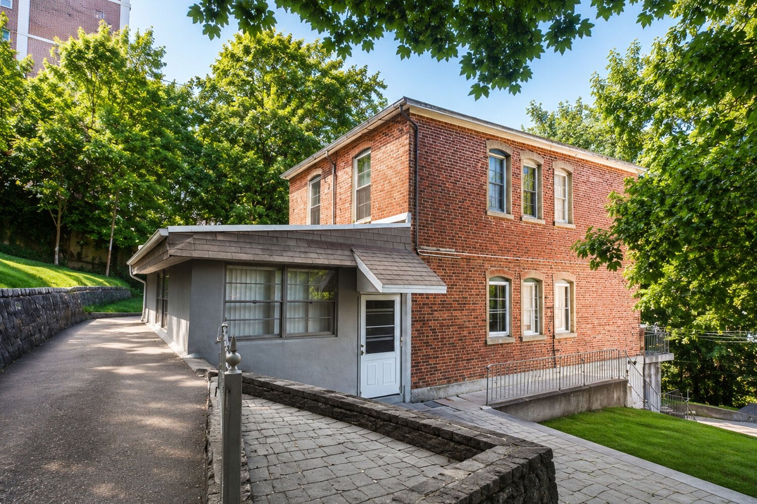 180 STANLEY Avenue