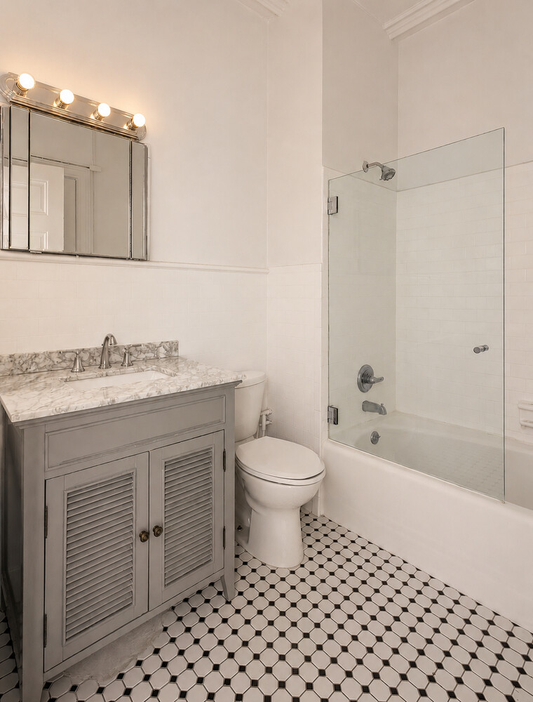 21 E 81ST Street