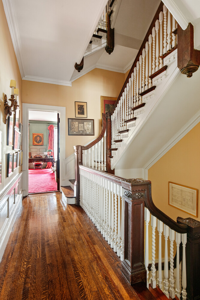 21 E 81ST Street