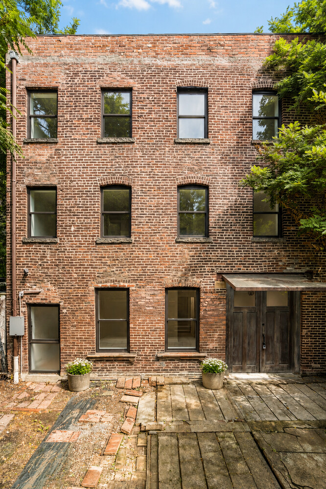 197 BAINBRIDGE Street CARRIAGE