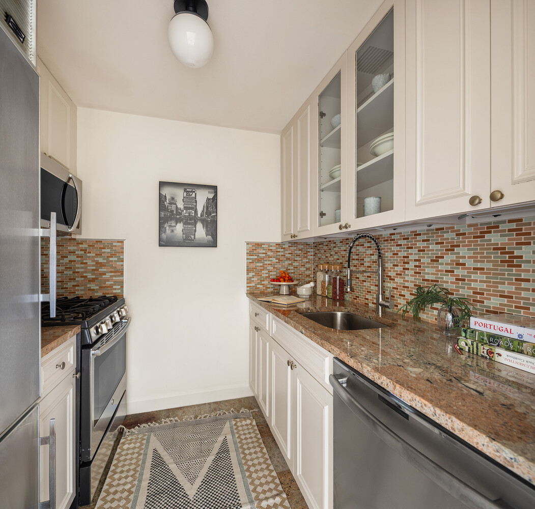 216 E 47TH Street 22B