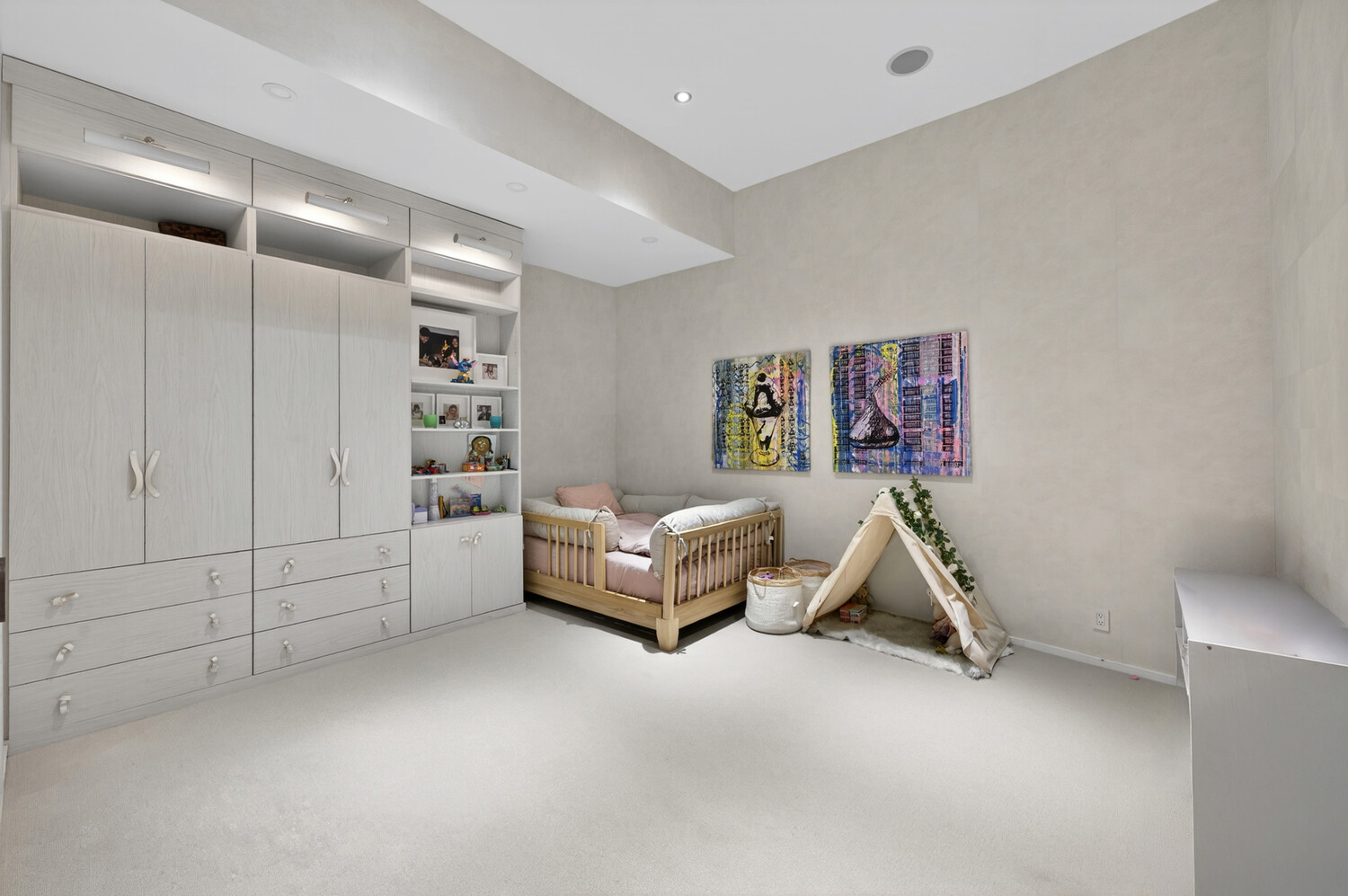 44 LAIGHT Street 1B