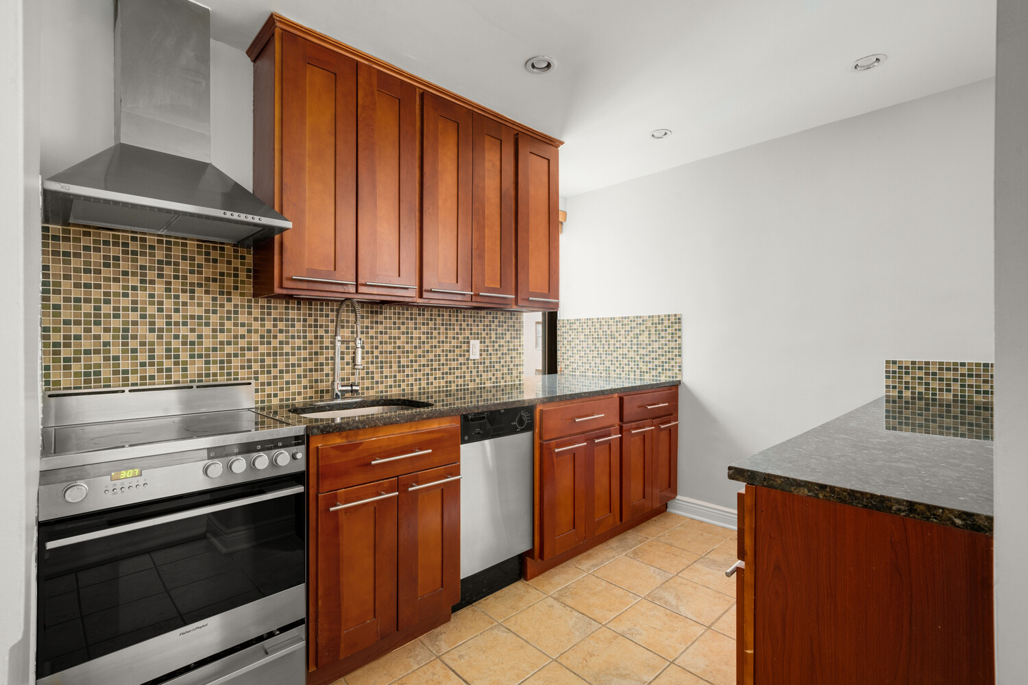 2 TUDOR CITY Place 5DS