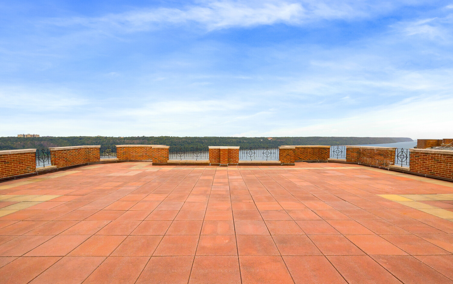 160 CABRINI Boulevard APT127
