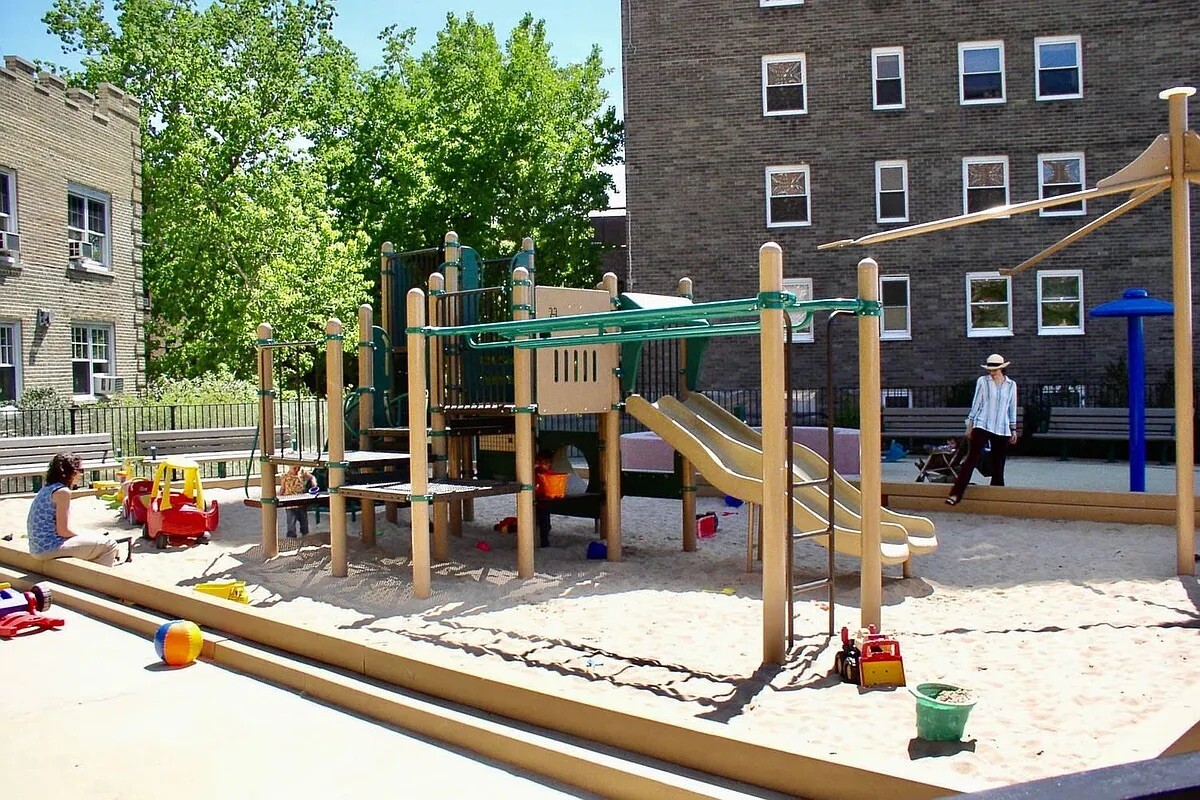 160 CABRINI Boulevard APT127