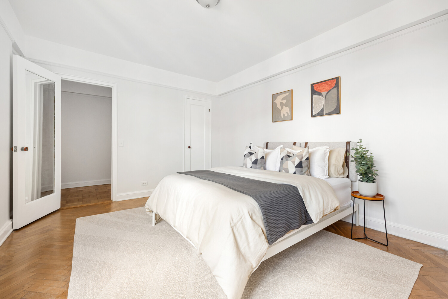 160 CABRINI Boulevard APT127