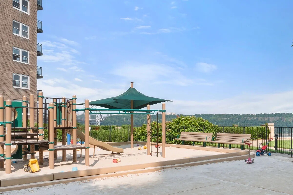 160 CABRINI Boulevard APT127