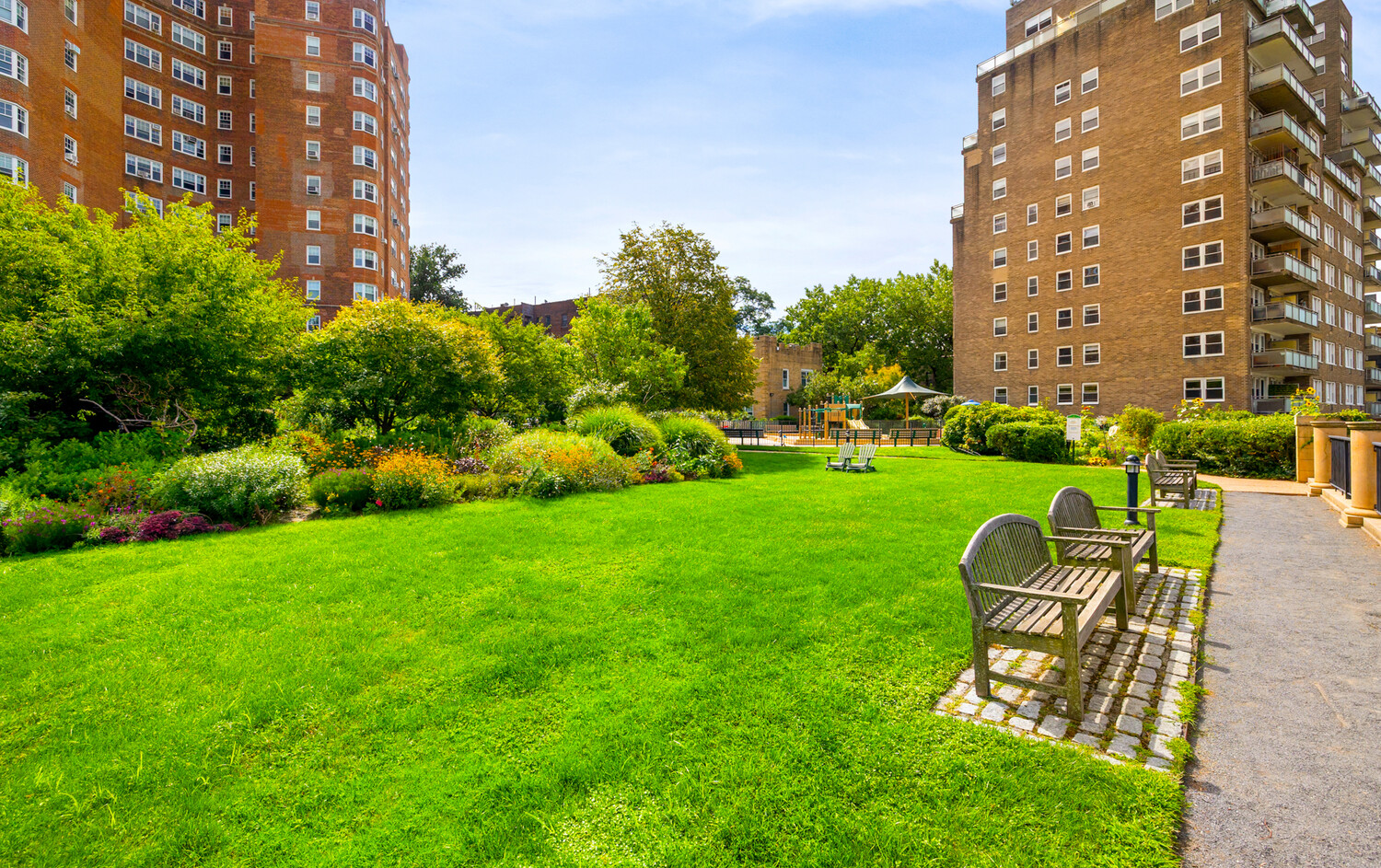 160 CABRINI Boulevard APT127