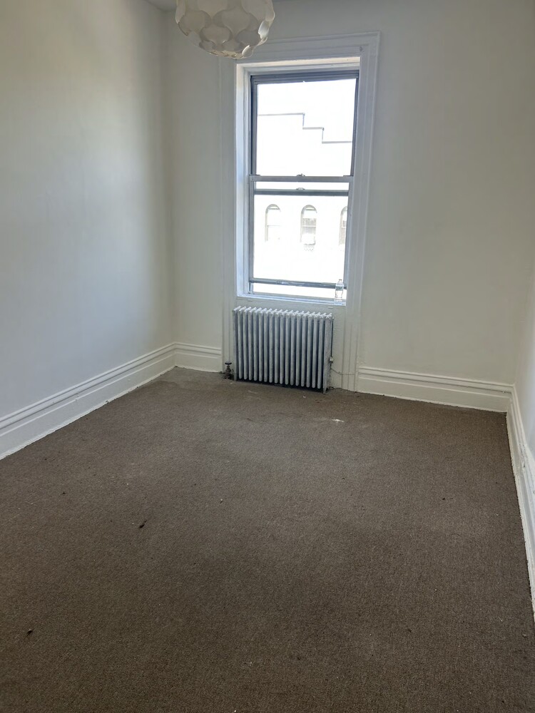 31-47 STEINWAY Street BUILDING