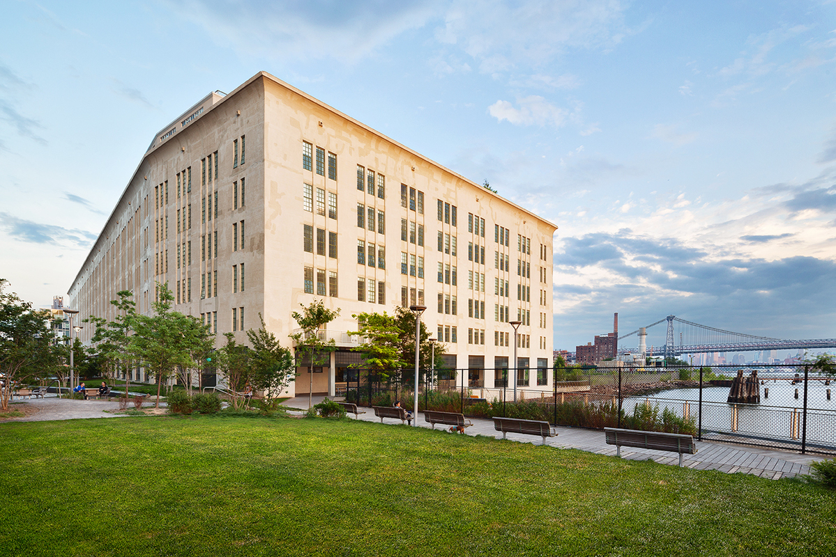 184 KENT Avenue B304